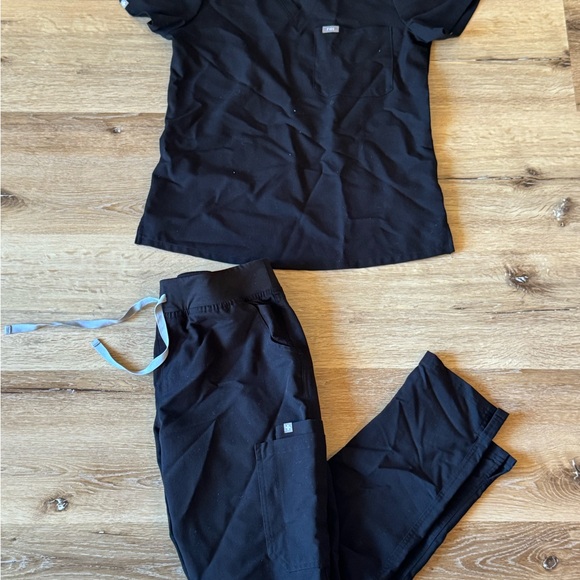Figs Black Women's Scrub Set - Picture 2 of 4